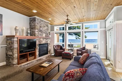 596 Larsmont Way Two Harbors MN 55616