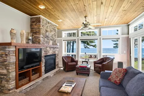 596 Larsmont Way Two Harbors MN 55616