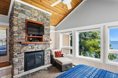 596 Larsmont Way Two Harbors MN 55616
