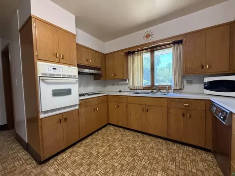 607 3rd Street NE Chisholm MN 55719