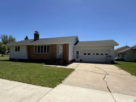 607 3rd Street NE Chisholm MN 55719