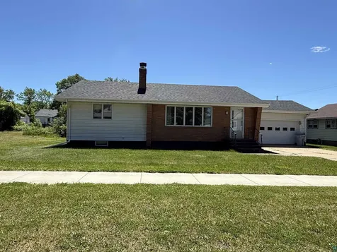 607 3rd Street NE Chisholm MN 55719