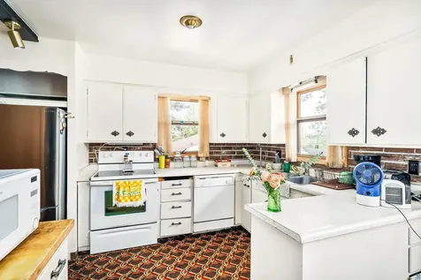 832 N 43rd Avenue W Duluth MN 55807