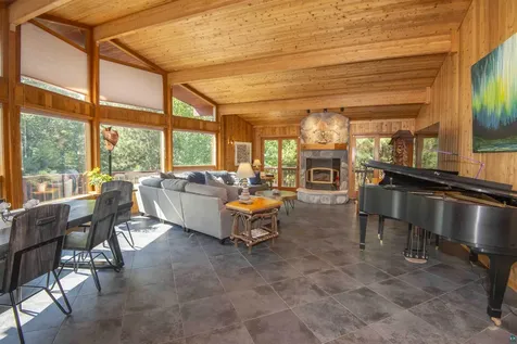 207 9th Avenue W Grand Marais MN 55604