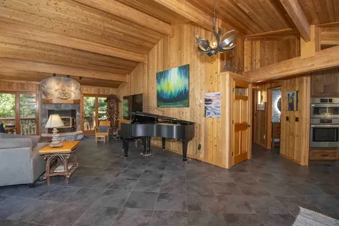 207 9th Avenue W Grand Marais MN 55604