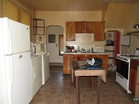 3932 E 8th Street Superior WI 54880