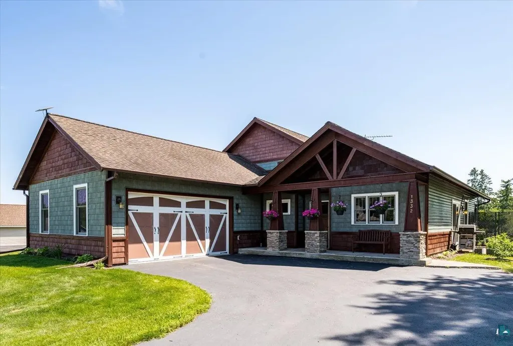 1332 Harbor Hills Drive Two Harbors MN 55616