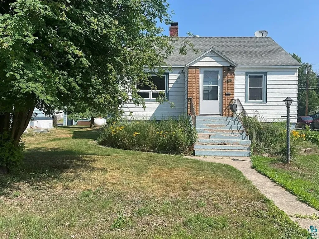 121 E Pattison Street Ely MN 55731-0000