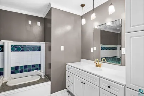 115 W Mcgonagle Street Duluth MN 55808