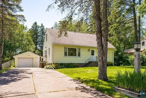 2417 Plymouth Avenue Duluth MN 55811