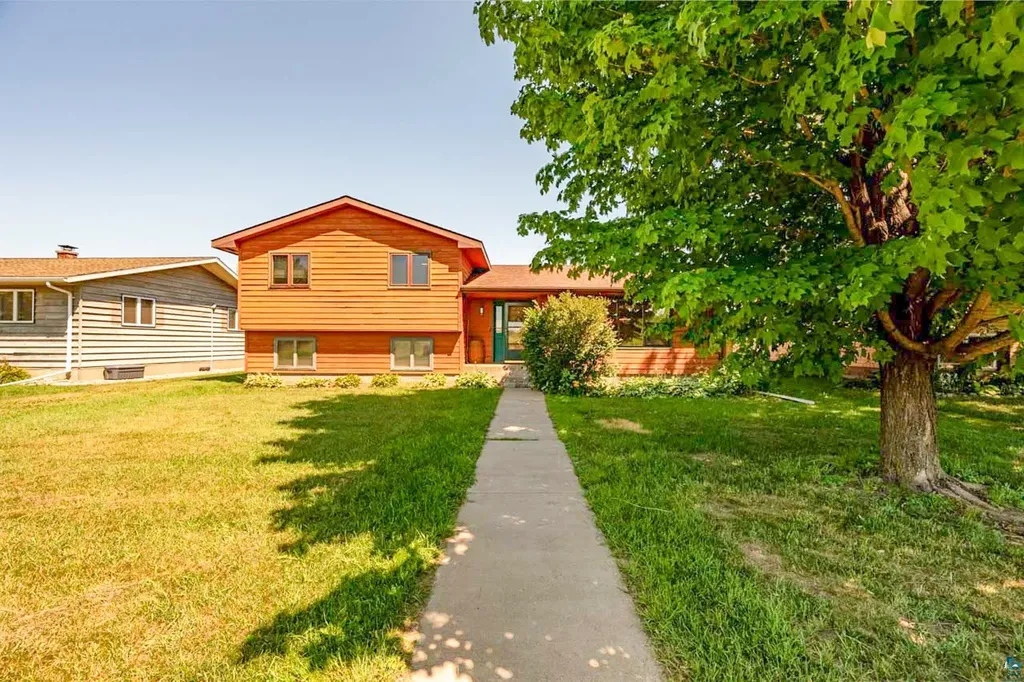 1221 S 21st Street Virginia MN 55792