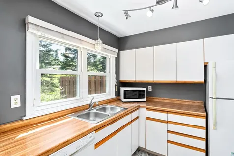 902 Madison Avenue Duluth MN 55811