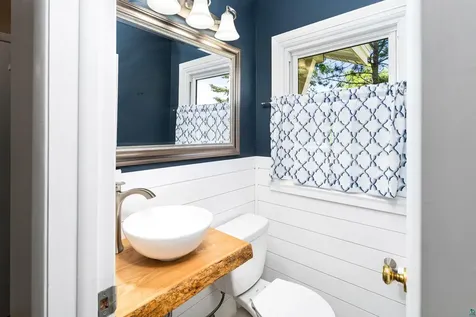 902 Madison Avenue Duluth MN 55811