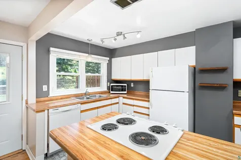 902 Madison Avenue Duluth MN 55811