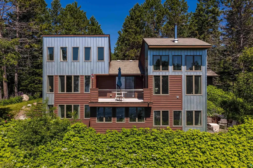 6452 Highway 61 Silver Bay MN 55614