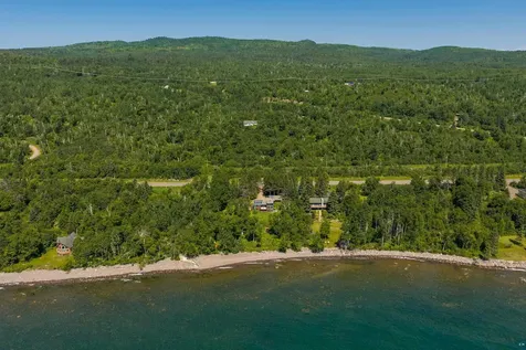 6452 Highway 61 Silver Bay MN 55614