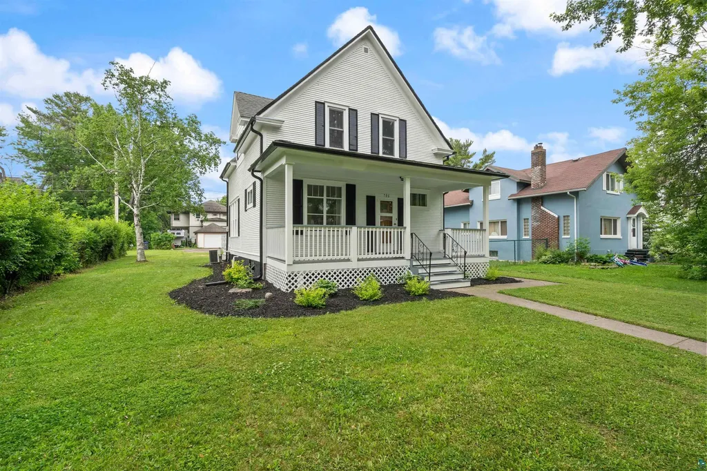 706 E 7th Street Superior WI 54880