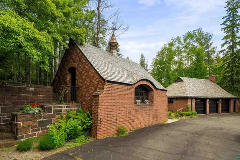 415 N Hawthorne Road Duluth MN 55812