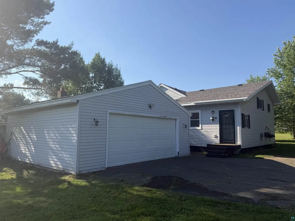 223 Hill Road Esko MN 55733