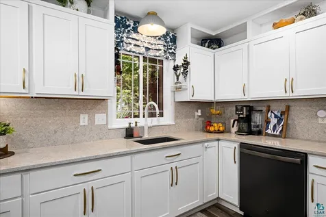 231 Chambersburg Drive Duluth MN 55811