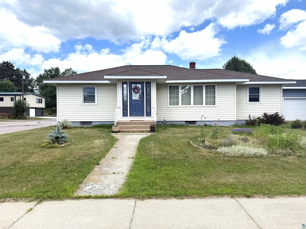 1505 E Harvey Street Ely MN 55731