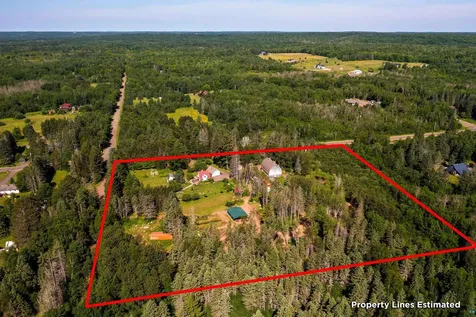 5716 Lakewood Road Duluth MN 55804