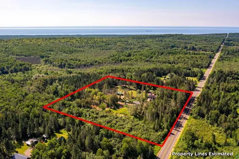 5716 Lakewood Road Duluth MN 55804
