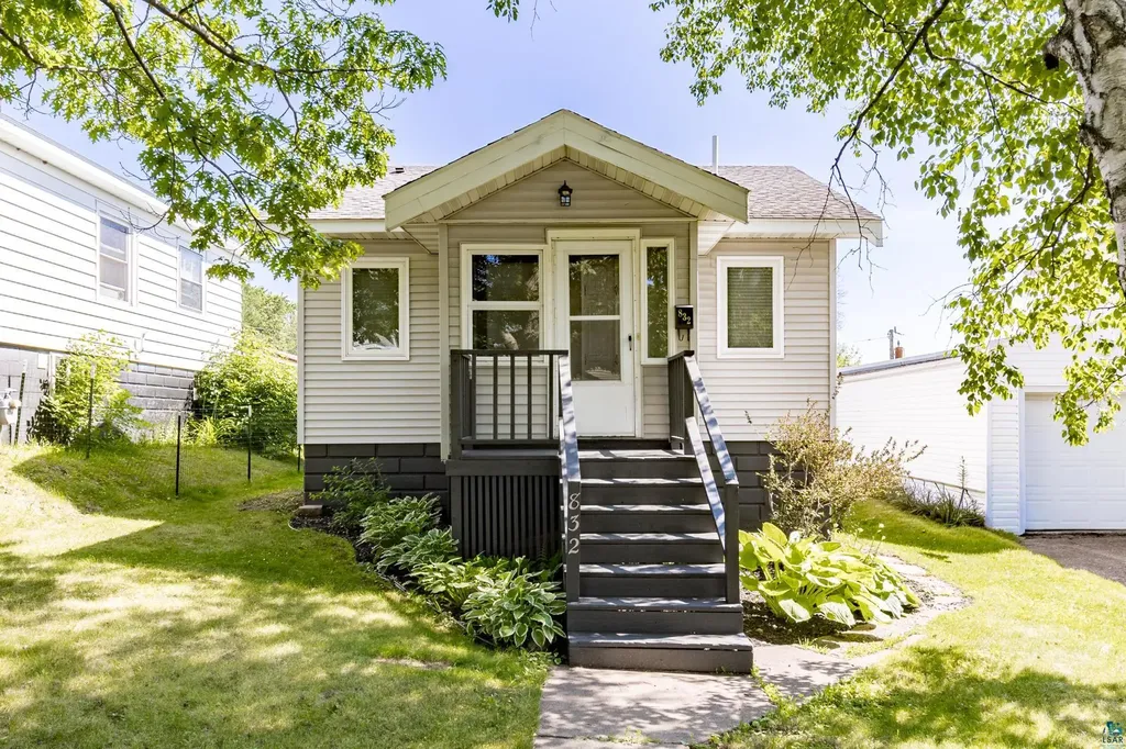 832 Charles Avenue Duluth MN 55807