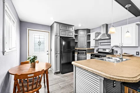 832 Charles Avenue Duluth MN 55807