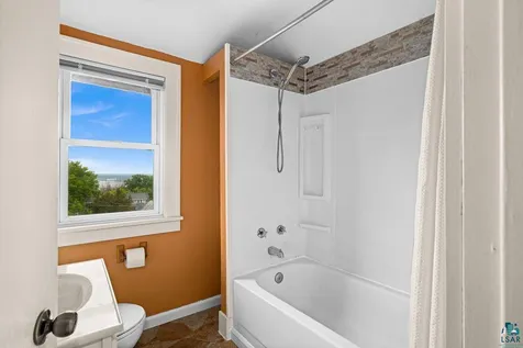 2306 W 12th Street Duluth MN 55806