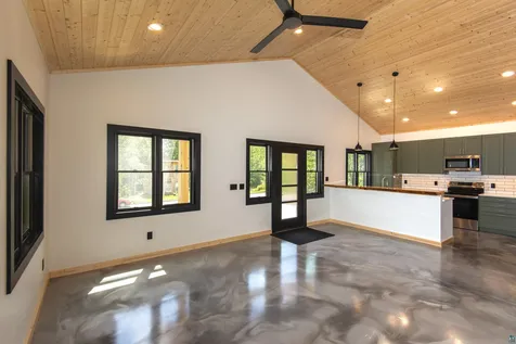 1061 W 3rd Street Grand Marais MN 55604