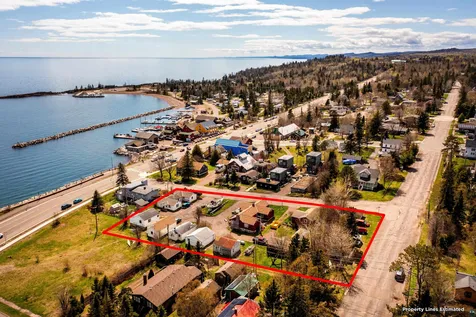 14 W 4th Avenue Grand Marais MN 55604