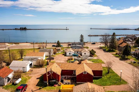 14 W 4th Avenue Grand Marais MN 55604