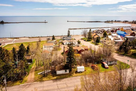 14 W 4th Avenue Grand Marais MN 55604