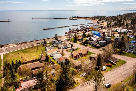 14 W 4th Avenue Grand Marais MN 55604