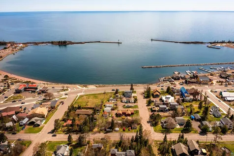 14 W 4th Avenue Grand Marais MN 55604