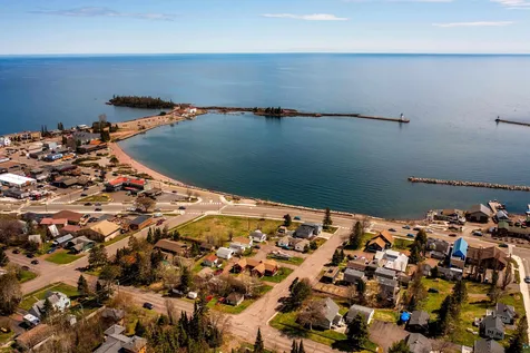 14 W 4th Avenue Grand Marais MN 55604