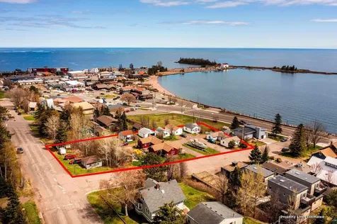 14 W 4th Avenue Grand Marais MN 55604