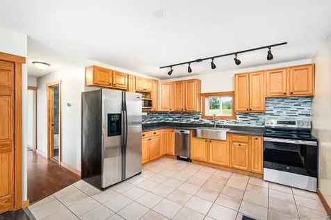 4274 W Pioneer Road Duluth MN 55803