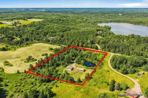 4274 W Pioneer Road Duluth MN 55803