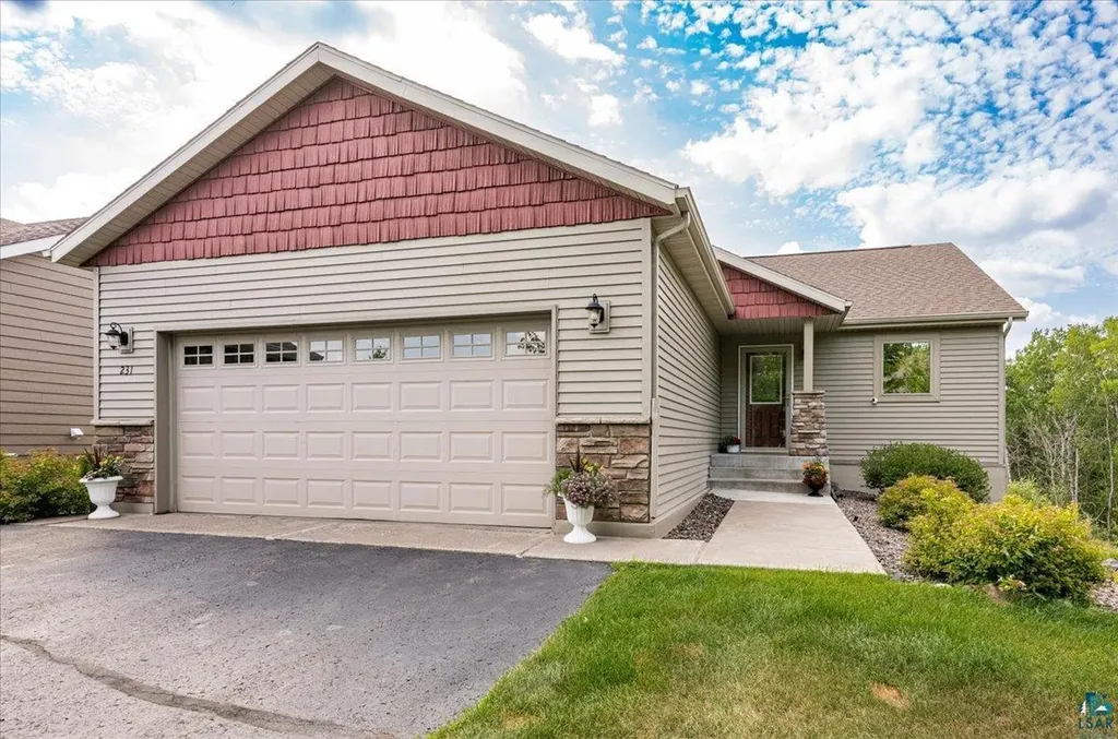 231 Hickory Street Duluth MN 55811