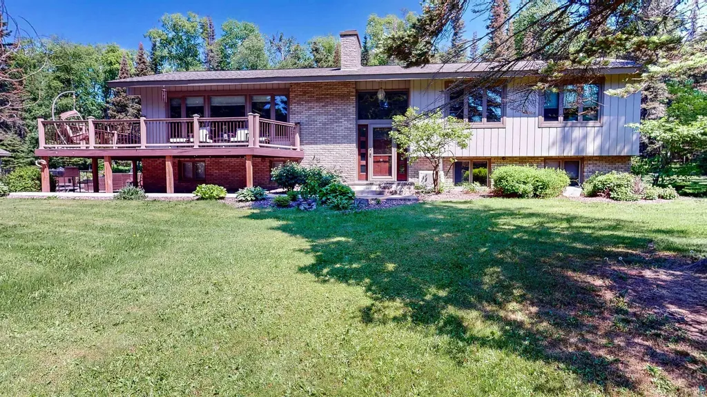 1521 Highway 61 E Grand Marais MN 55604