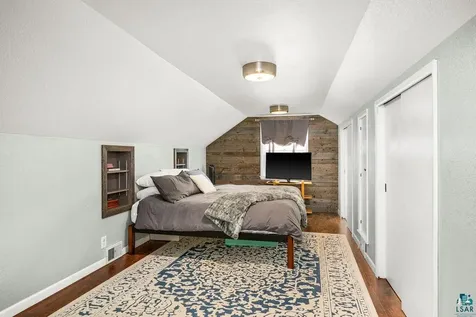 19 E Buffalo Street Duluth MN 55811