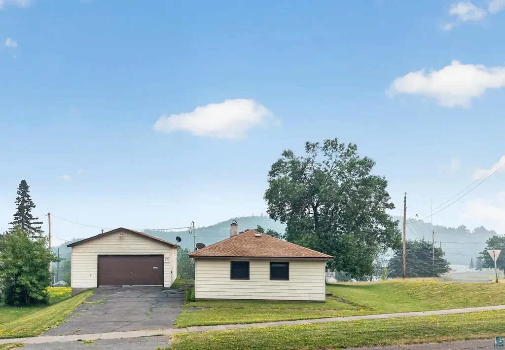 16 Carter Lane Silver Bay MN 55614