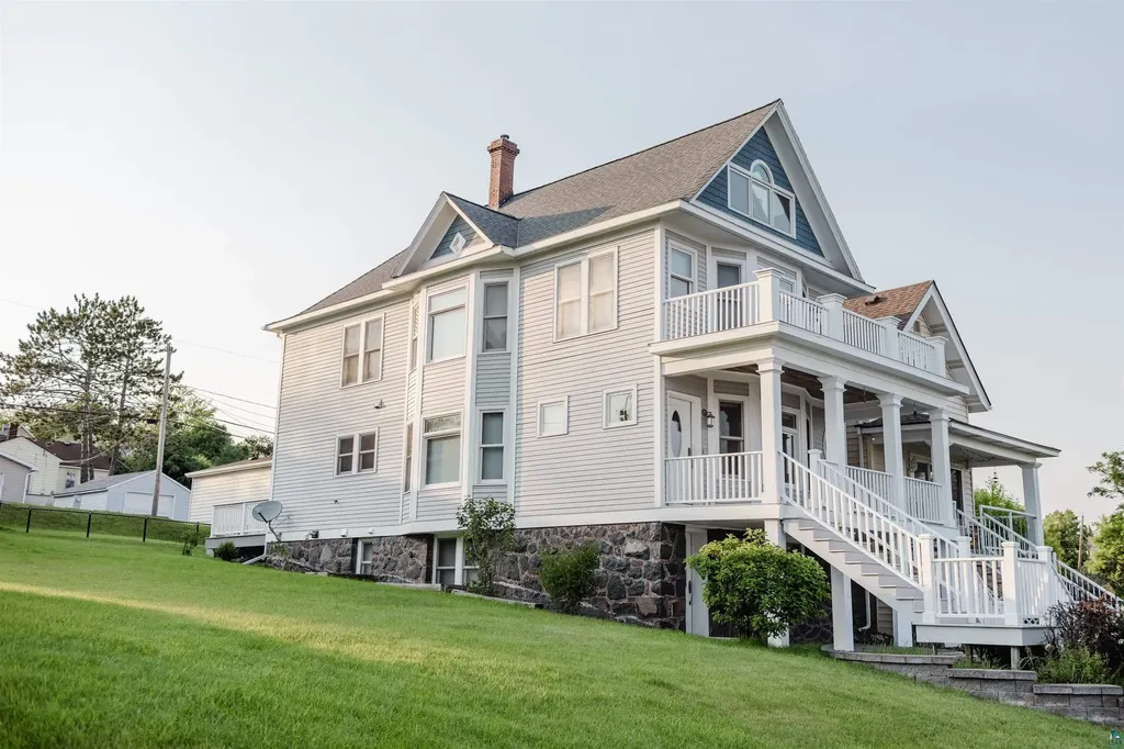 13 W 8th Street Duluth MN 55805
