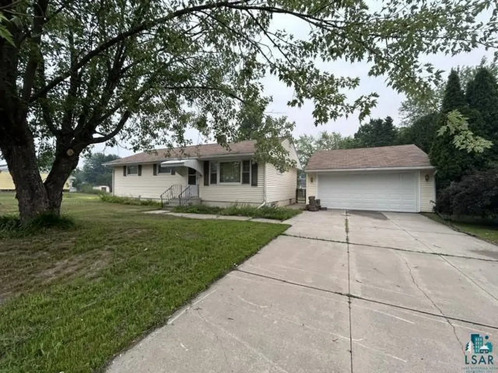 704 Maple Drive Aurora MN 55705