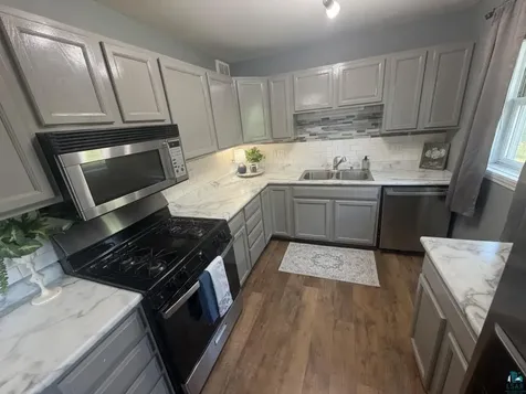 831 Commonwealth Avenue Duluth MN 55808