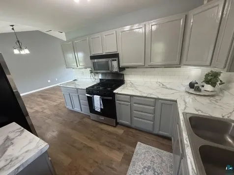 831 Commonwealth Avenue Duluth MN 55808