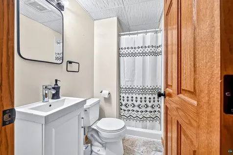 233 Sitka Street Duluth MN 55811