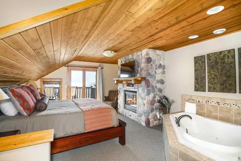 2826 Highway 61 Two Harbors MN 55616